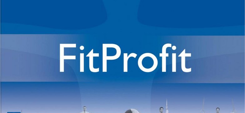 Logotyp FitProfit: na niebieskim tle biały napis FitProfit.