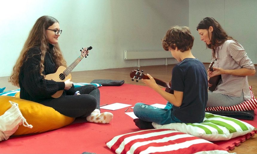 Małe ukulele | Twórcze Warsztaty w Fabryce Sztuki