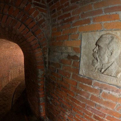 Tablica Lindleya w kanałach obok dworca Łódź Kaliska, archiwum ZWiK