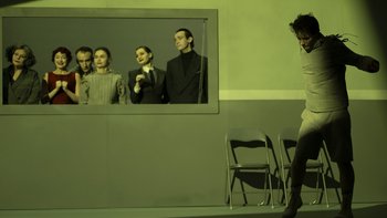 - "Kto jest szalony – ja czy świat?" spektakl Teatru Nowego