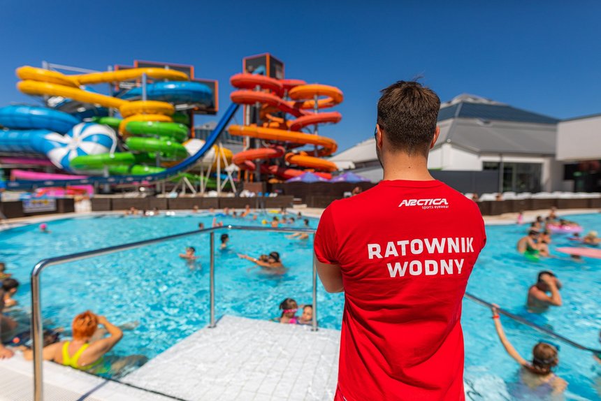 Zdjęcie ratownika wodnego.