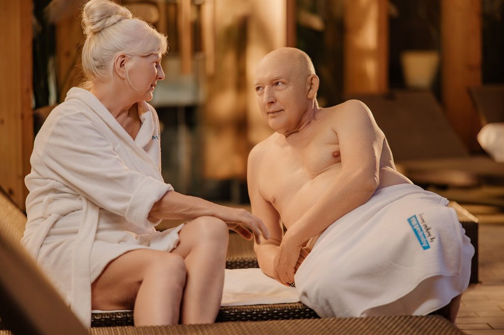 2 seniorów.
